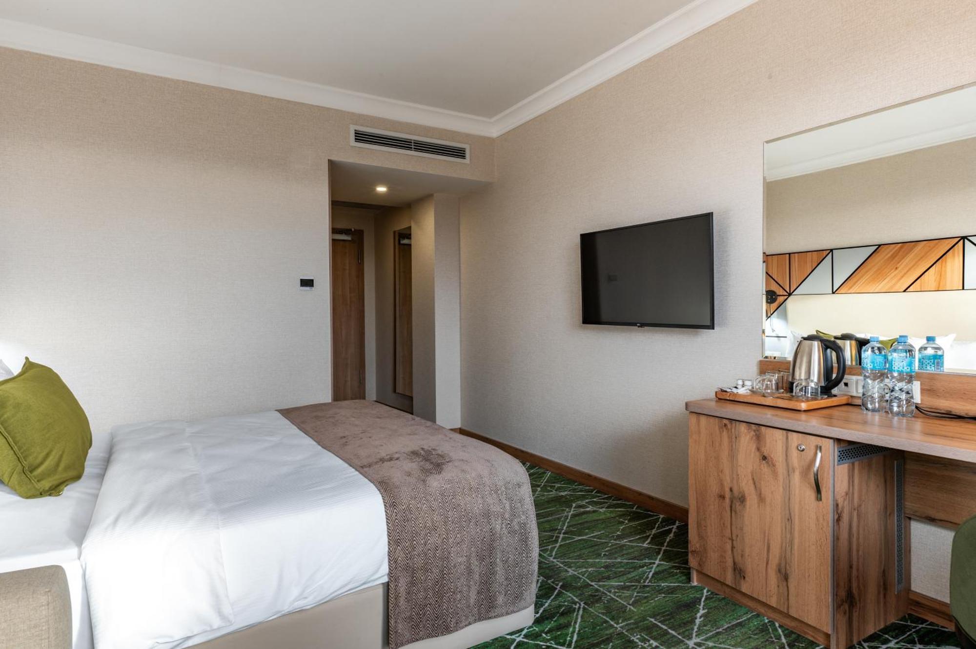 Wyndham Garden Burabay Hotel Екстериор снимка